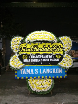 Papan Bunga Duka di Selebar